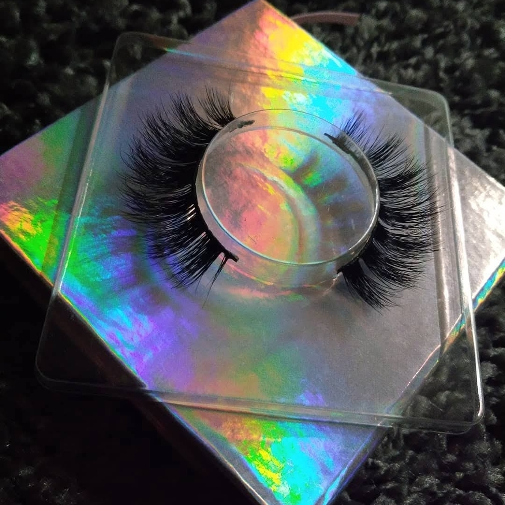 Elegant Black Voluminous Eyelashes